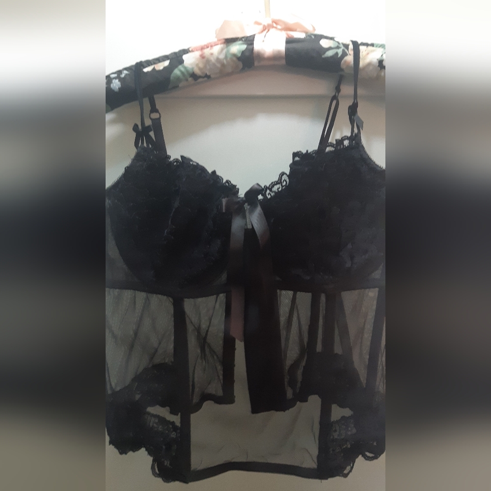 XL (SIZE 34 D)La SENZA Gothiccore Intimate Black Lace Bralette Intimate Wear
